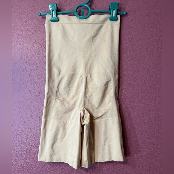 Spanx | NWT High waisted mid- thigh short soft nude - Picture 2 of 9